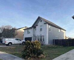 Pre-foreclosure in  LINCOLNSHIRE DR New Braunfels, TX 78130
