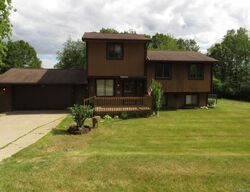 Pre-foreclosure in  PENINSULA LAKE DR Highland, MI 48357