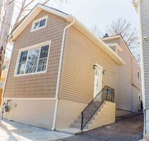 Pre-foreclosure in  HARBOR RD Staten Island, NY 10303