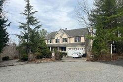 Pre-foreclosure in  CRESTON TER Northport, NY 11768