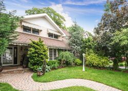Pre-foreclosure in  HILLCREST CT Staten Island, NY 10305