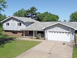  W 16th St, Wellington KS
