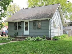 Pre-foreclosure in  Woolf Ct Rochelle, IL 61068