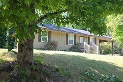 Pre-foreclosure in  Lakewood Dr Nw Kennesaw, GA 30152
