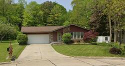 Pre-foreclosure in  Willow Tree Cir Racine, WI 53405