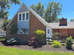 Pre-foreclosure in  Tom Jones Ct Hampton, VA 23666