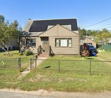 Pre-foreclosure in  Eastwood Ave Deer Park, NY 11729