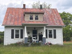 Pre-foreclosure in  Dooms Crossing Rd Waynesboro, VA 22980