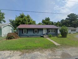 Pre-foreclosure in  Perkins St Seaford, DE 19973