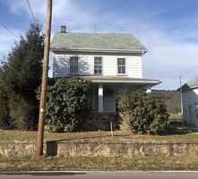 Pre-foreclosure in  MAHONING DR W Lehighton, PA 18235