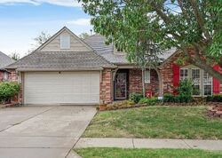 Pre-foreclosure in  E 50th Pl S Broken Arrow, OK 74014