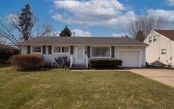 Pre-foreclosure in  Endrow Ave Ne Canton, OH 44705