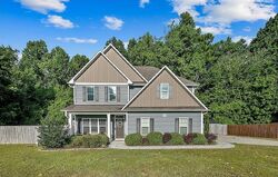 Pre-foreclosure in  Sweetflag Ct Linden, NC 28356