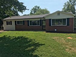 Pre-foreclosure in  Hartland Rd Lenoir, NC 28645
