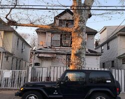 Pre-foreclosure in  118TH AVE Jamaica, NY 11434