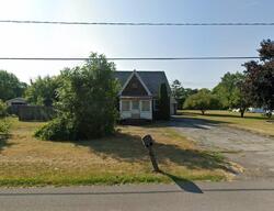 Pre-foreclosure in  Saunders Settlement Rd Niagara Falls, NY 14305