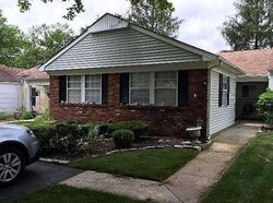 Pre-foreclosure in  Cobblestone Way Mount Sinai, NY 11766
