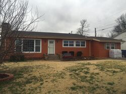  Hillcrest Dr, Neosho MO