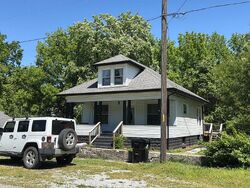 Pre-foreclosure in  E Odell Marionville, MO 65705