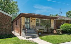 Pre-foreclosure in  W 123rd St Riverdale, IL 60827