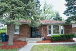 Pre-foreclosure in  Glenn Dr North Chicago, IL 60064