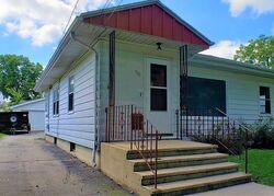 Pre-foreclosure in  E Lincoln St Mount Morris, IL 61054