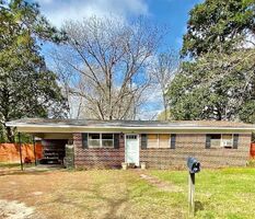 Pre-foreclosure in  Florence Ave Statesboro, GA 30458