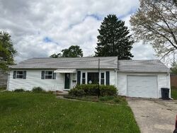Pre-foreclosure in  S 27th St Newark, OH 43055