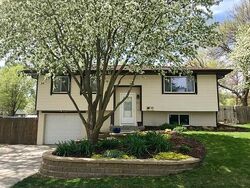 Pre-foreclosure in  Wagon Train Ave Hickman, NE 68372