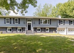 Pre-foreclosure in  Calvert Rd Chester, MD 21619