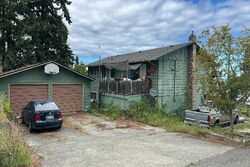 Pre-foreclosure in  Park Ln Port Angeles, WA 98362