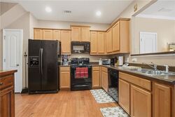 Pre-foreclosure in  Ridge View Xing Woodstock, GA 30188