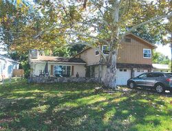Pre-foreclosure Listing in Shore Dr E OLDSMAR, FL 34677
