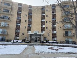 Pre-foreclosure in  Cherry Creek Dr  Homewood, IL 60430