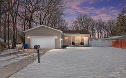  Gilbert Dr, Warren MI