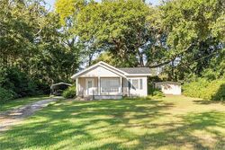 Pre-foreclosure in  Bay Front Rd Mobile, AL 36605