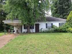 Pre-foreclosure in  Clearbrook St Memphis, TN 38118