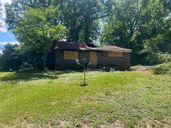 Pre-foreclosure in  Lakeview Dr Gaffney, SC 29340