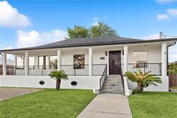 Pre-foreclosure in  Robin Hood Dr New Orleans, LA 70128