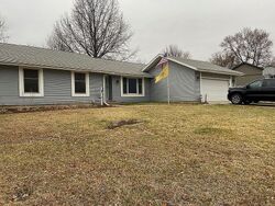 Pre-foreclosure in  Nw Lincoln St Topeka, KS 66618