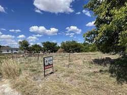 Pre-foreclosure in  Parkview Dr Fort Worth, TX 76134