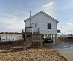 Pre-foreclosure in  Venetian Blvd Lindenhurst, NY 11757