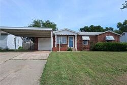 Pre-foreclosure in  E OMEGA ST Henrietta, TX 76365