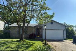 Pre-foreclosure in  Magna Carta Cir Galloway, OH 43119