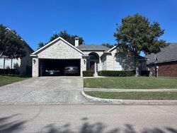 Pre-foreclosure in  Clear Pool Dr Arlington, TX 76018