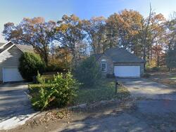 Pre-foreclosure in  Bradbury Ct Tullahoma, TN 37388