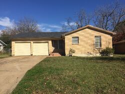 Pre-foreclosure in  E Young Ave Temple, TX 76501