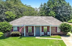 Pre-foreclosure in  Lexington Dr Summerdale, AL 36580