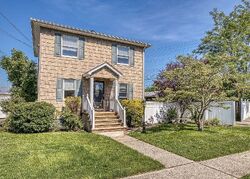 Pre-foreclosure in  Hale Pl Bellmore, NY 11710