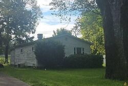Pre-foreclosure in  S Base Rd Winchester, IN 47394